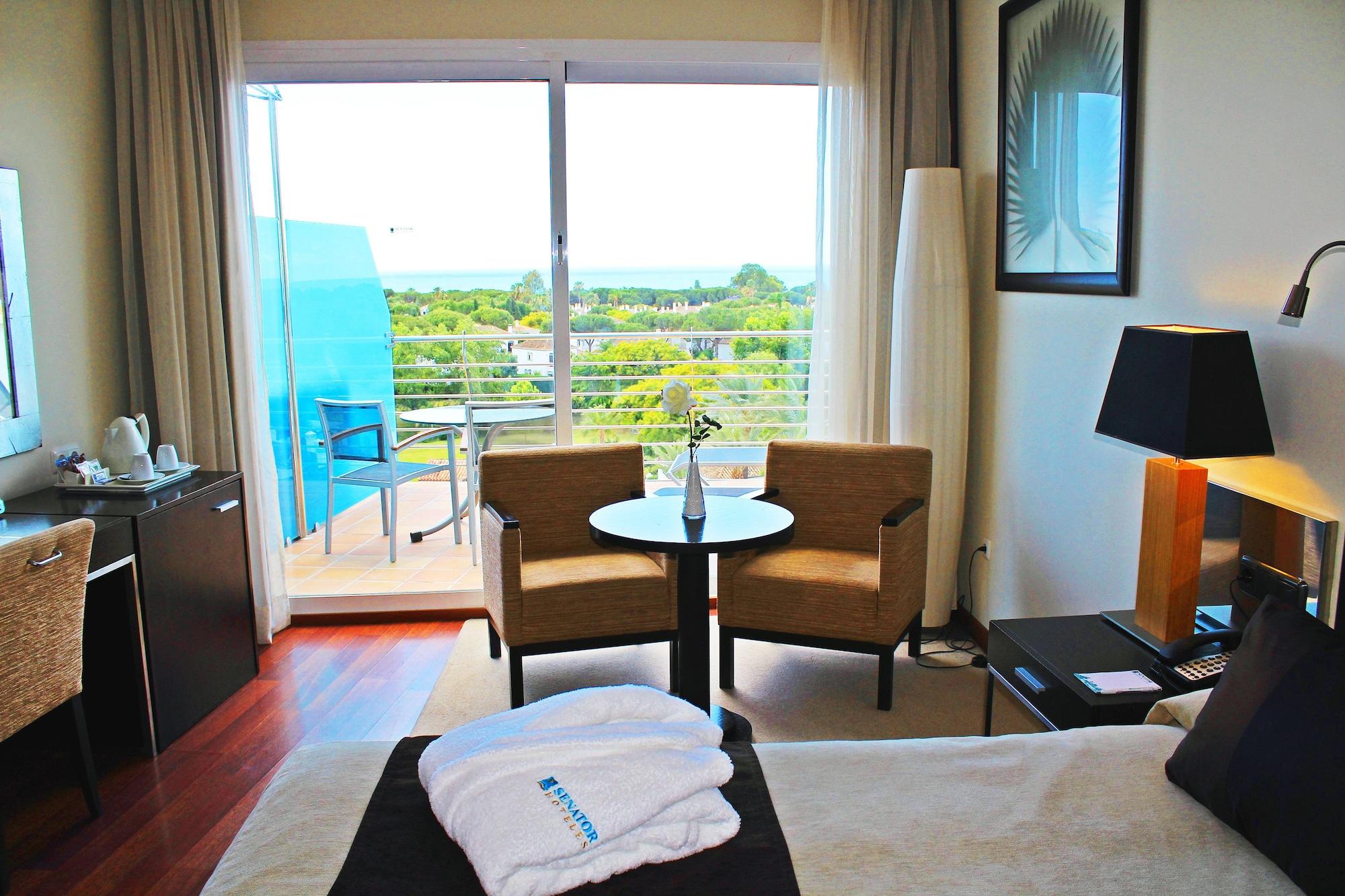 Hotel Senator Banus (Adults Only) Estepona Exterior foto A room at the hotel
