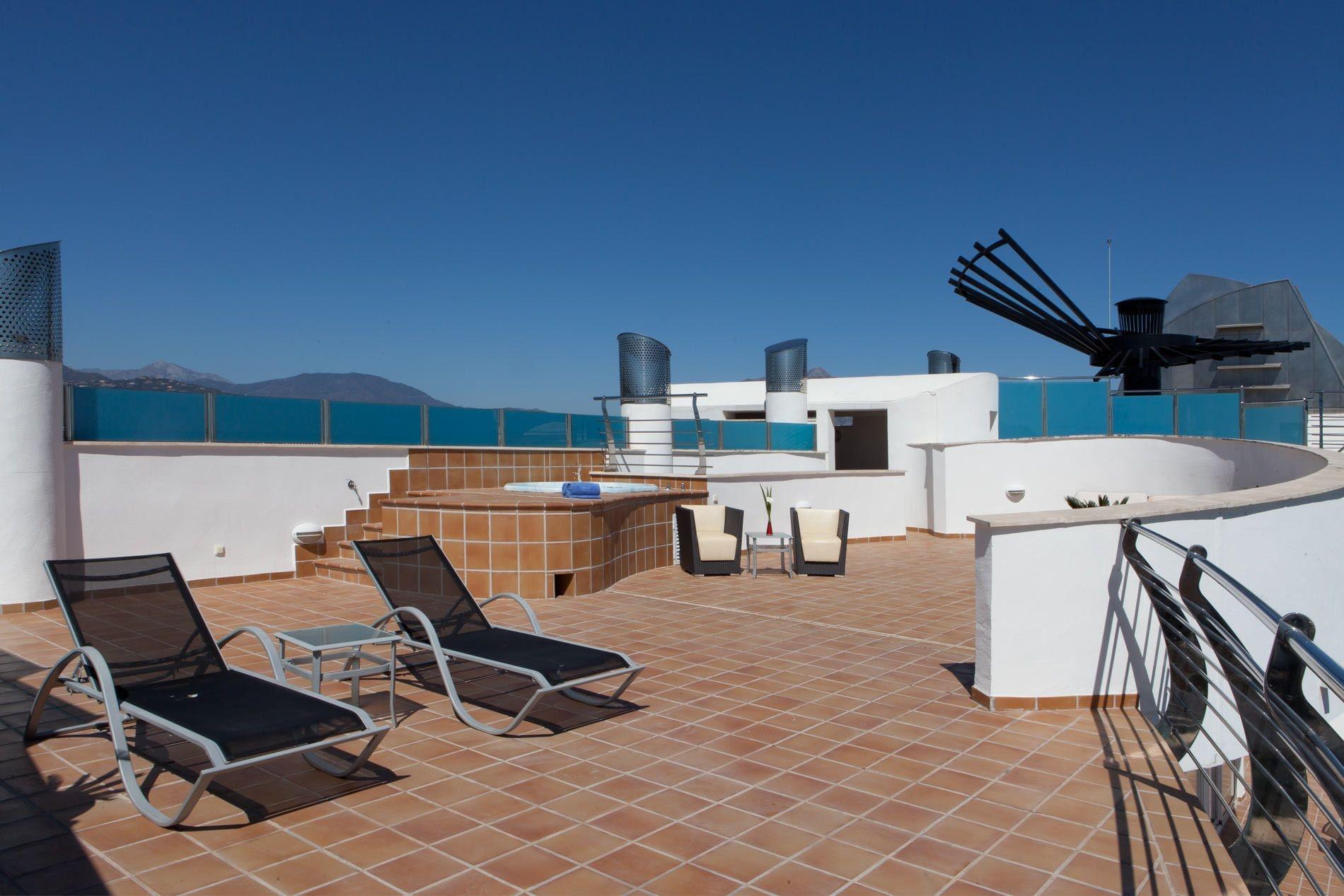Hotel Senator Banus (Adults Only) Estepona Exterior foto Rooftop terrace