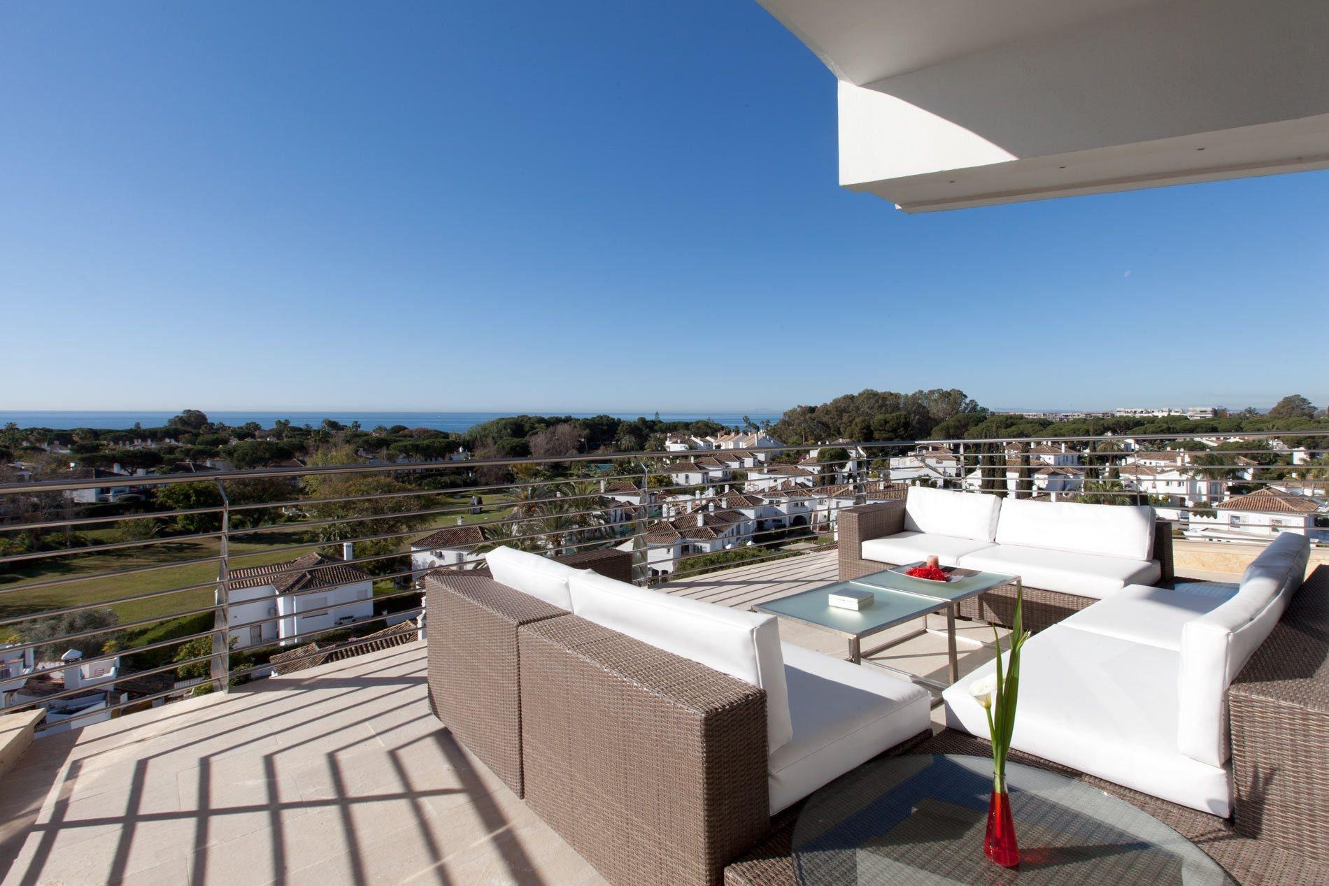 Hotel Senator Banus (Adults Only) Estepona Exterior foto View of the town