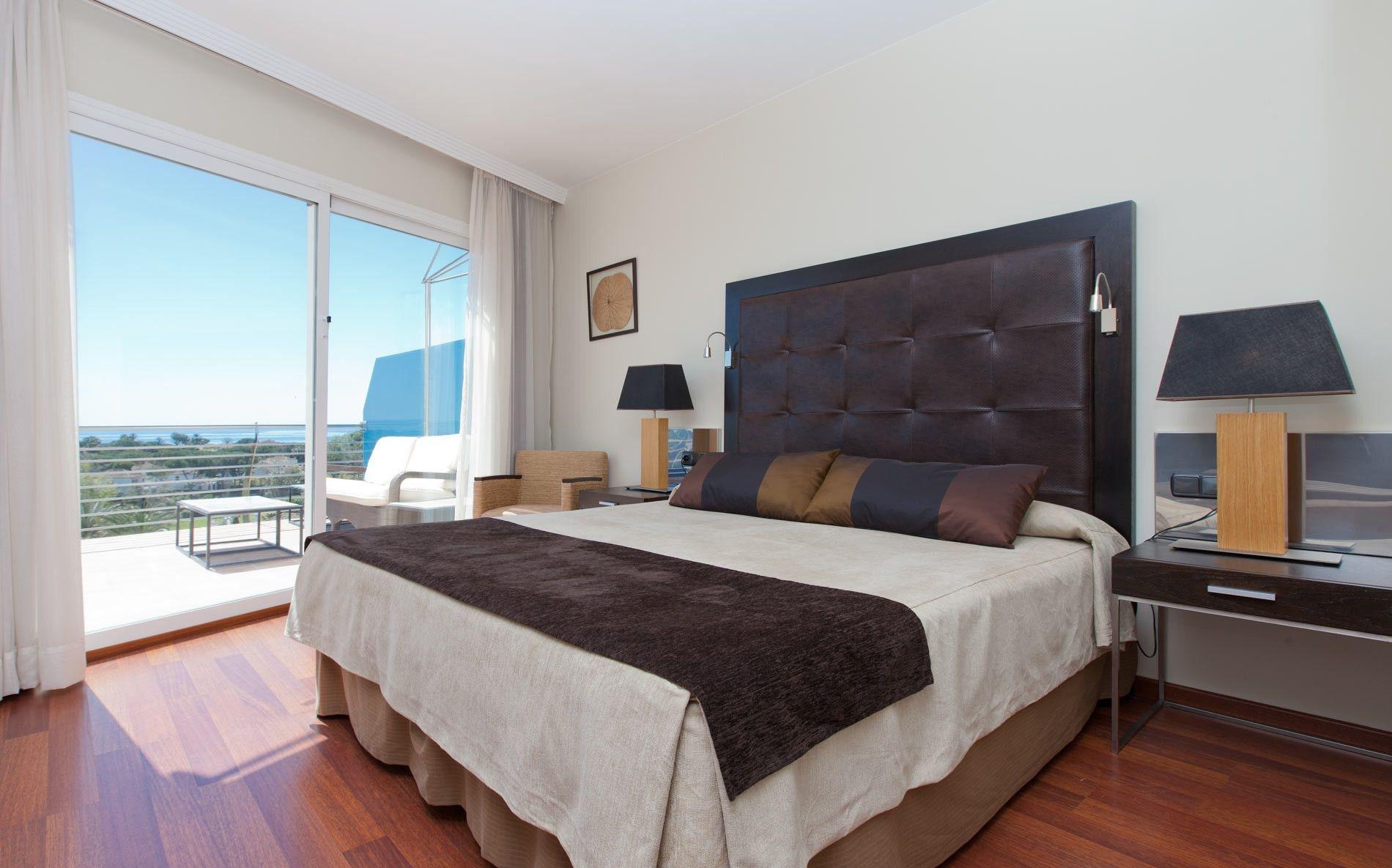 Hotel Senator Banus (Adults Only) Estepona Exterior foto A bedroom in a hotel