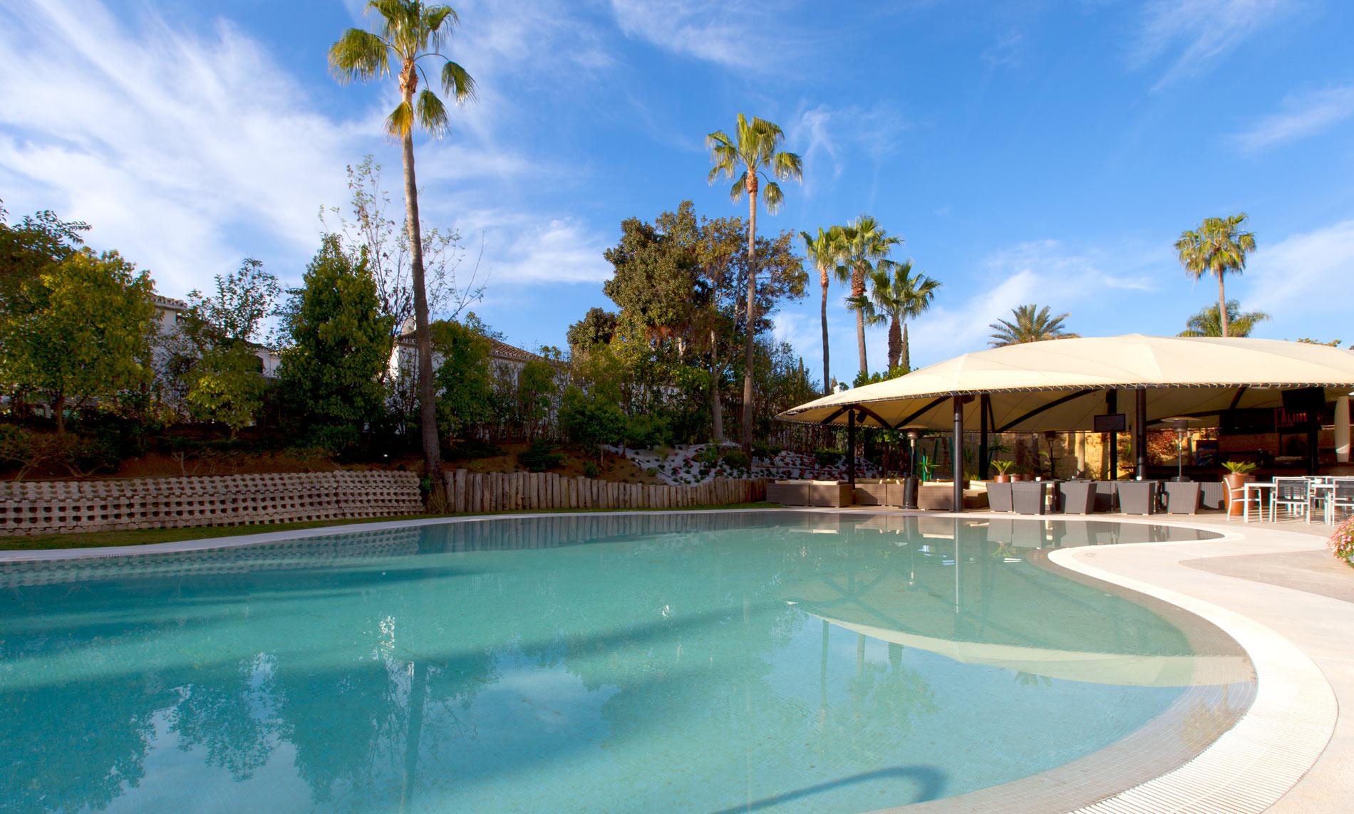 Hotel Senator Banus (Adults Only) Estepona Exterior foto The swimming pool at the hotel