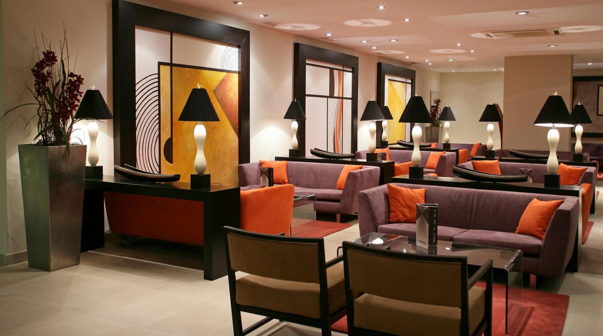 Hotel Senator Banus (Adults Only) Estepona Interior foto The lounge at the airport